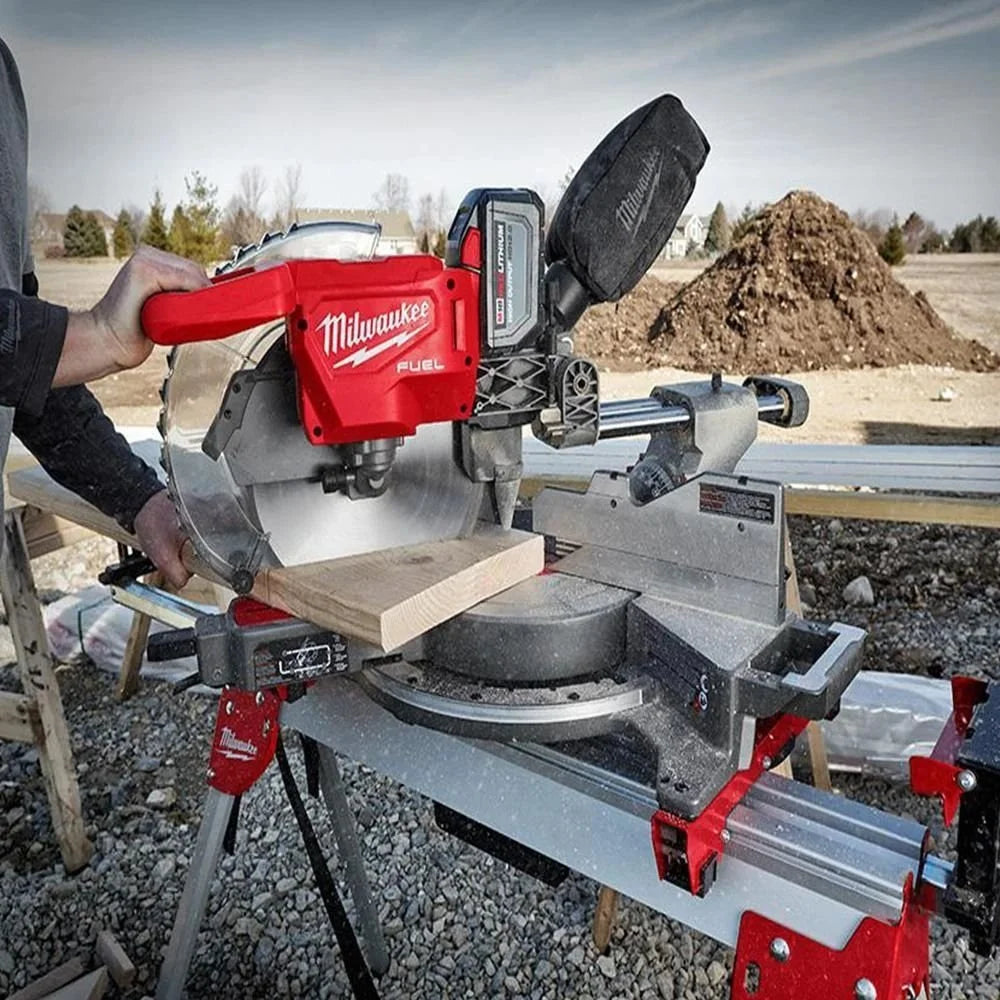 milwaukee dual bevel sliding compound miter saw m18 fuel 2734 milwaukee dual bevel sliding compound miter saw m18 fuel 2734